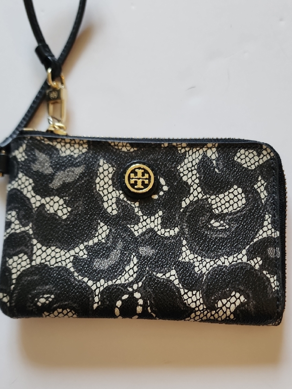Tory Burch Robinson Ferrara  Lace Zip-Around  Wristlet.  6×4 - Picture 3 of 13
